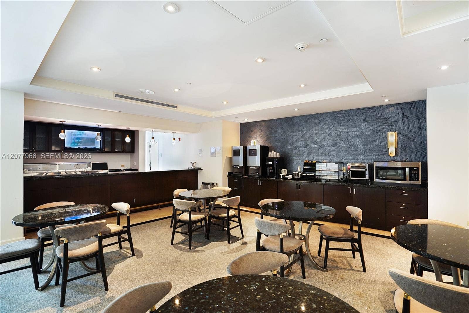 4391 Collins Avenue, #803, Miami Beach, FL 33140 Sorrento Owner's Lounge