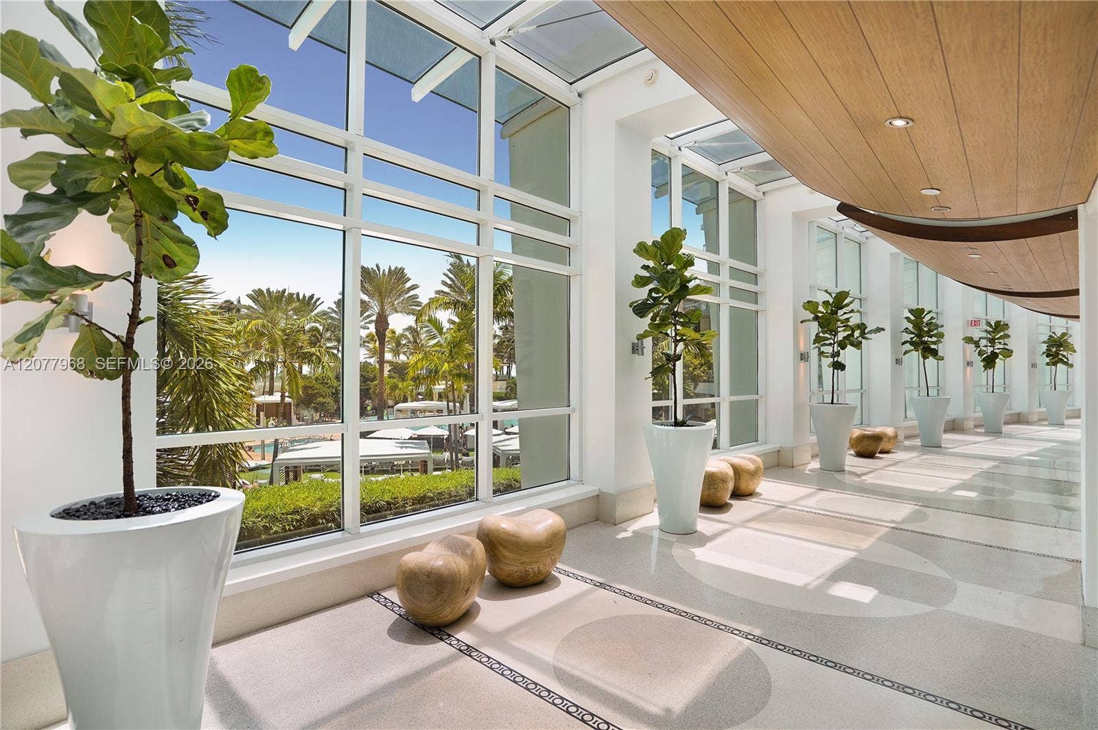 4391 Collins Avenue, #803, Miami Beach, FL 33140 Walkway