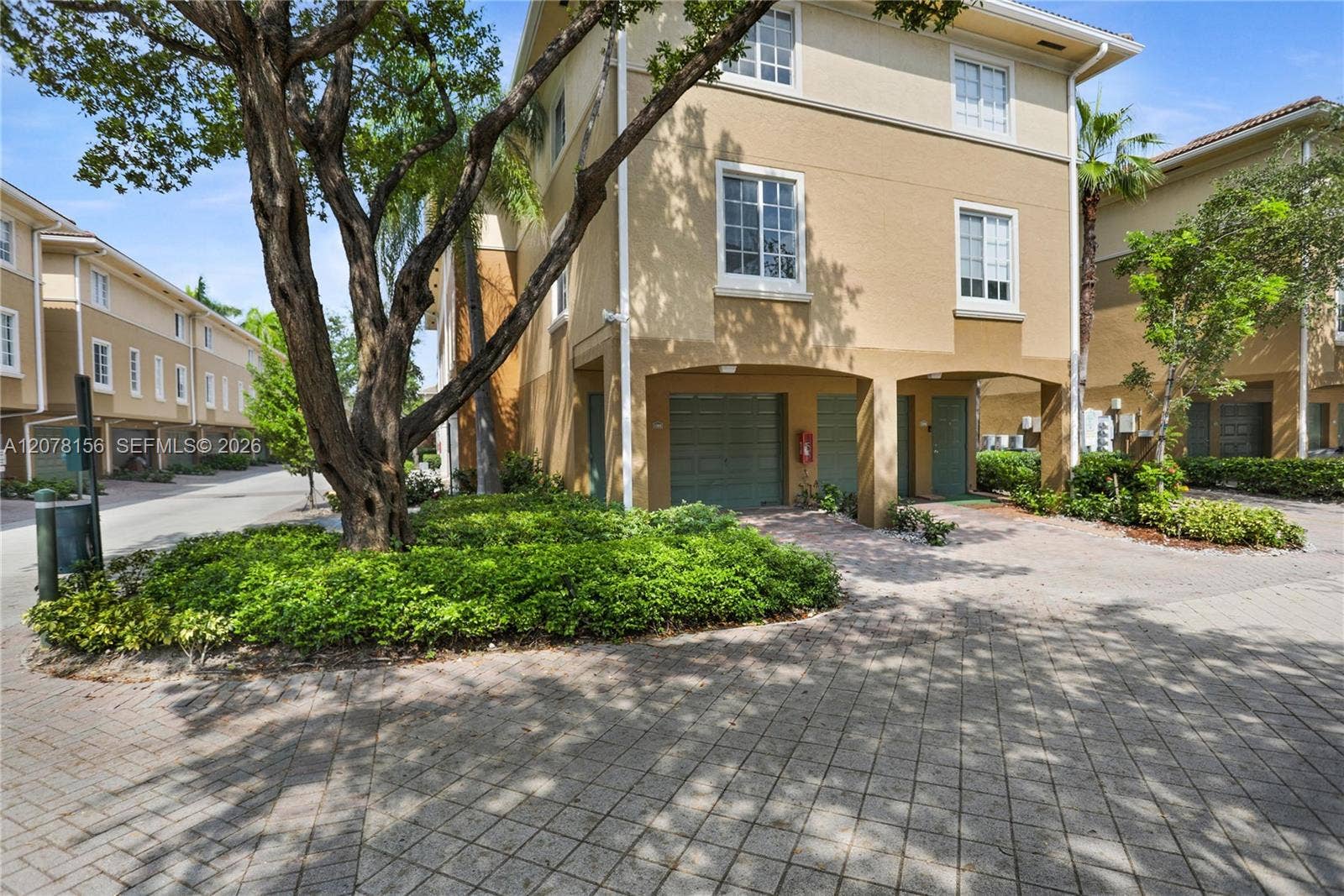 2941 NE 185th Street, #1305, Miami, FL 33180 Photo 1
