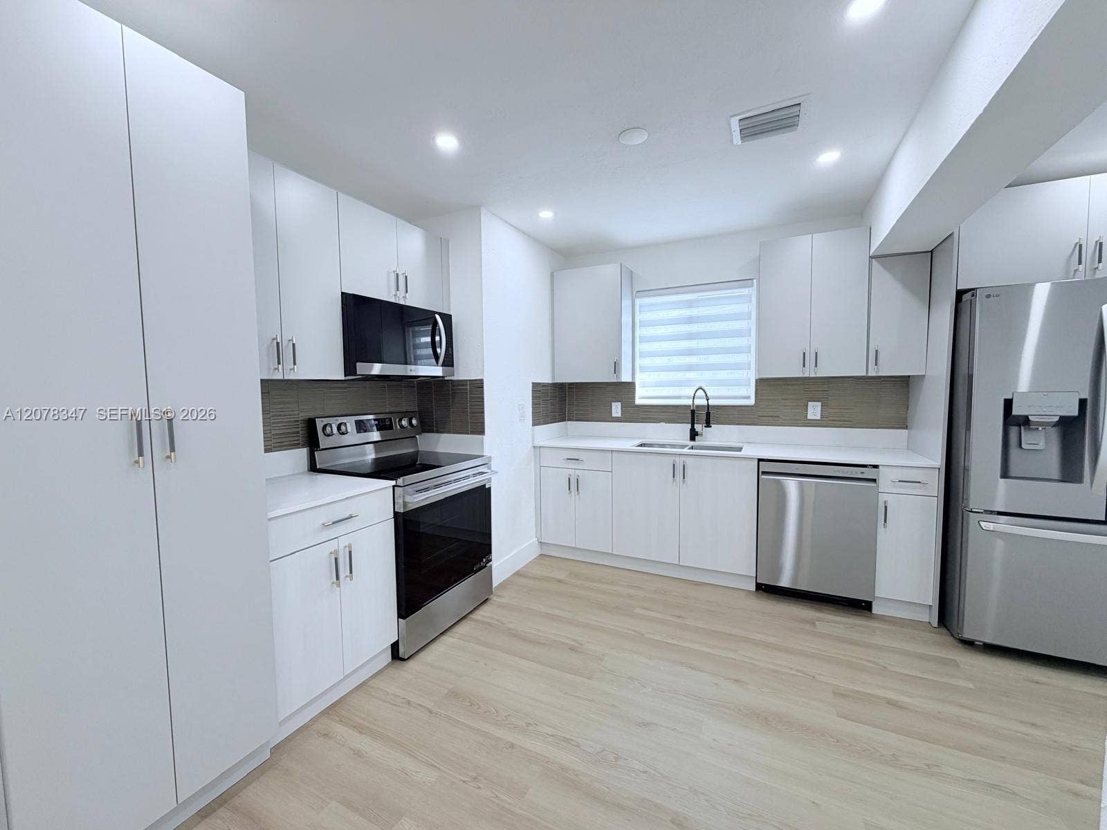 4130 NW 11th Avenue, Oakland Park, FL 33309 Photo 5