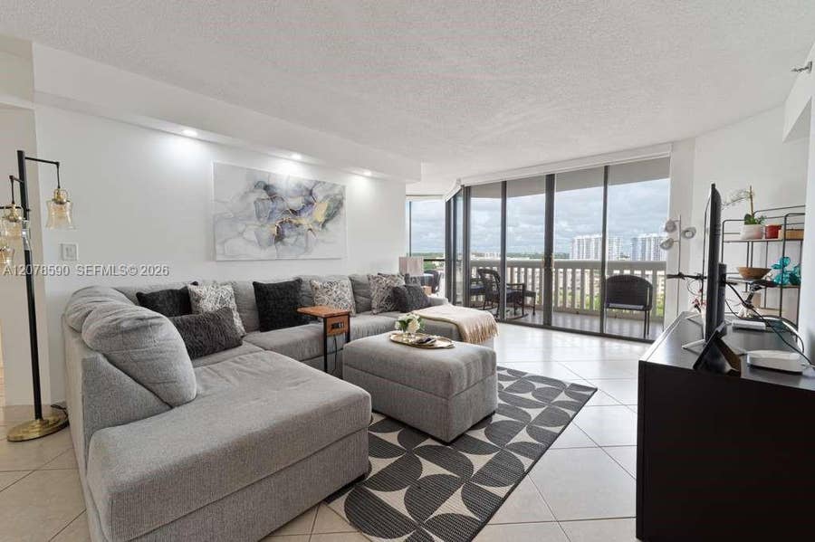 Property photo for 1000 W Island Boulevard, #1010, Aventura, FL