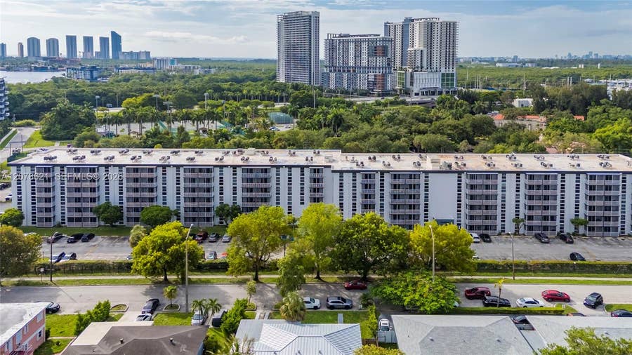 Property photo for 16950 W Dixie Highway, #A626, North Miami Beach, FL