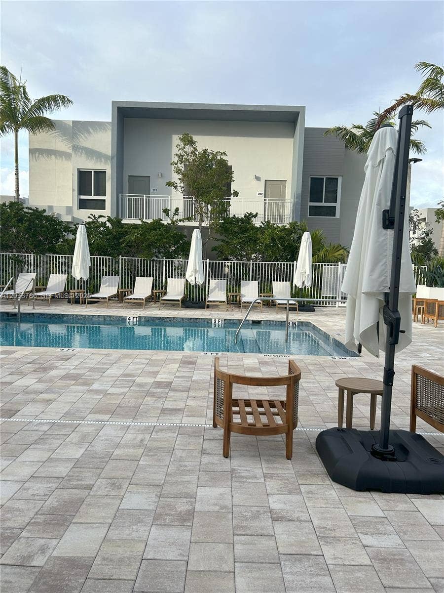610 NE 2nd Street, #304, Dania, Dania Beach, FL 33004 Photo 7