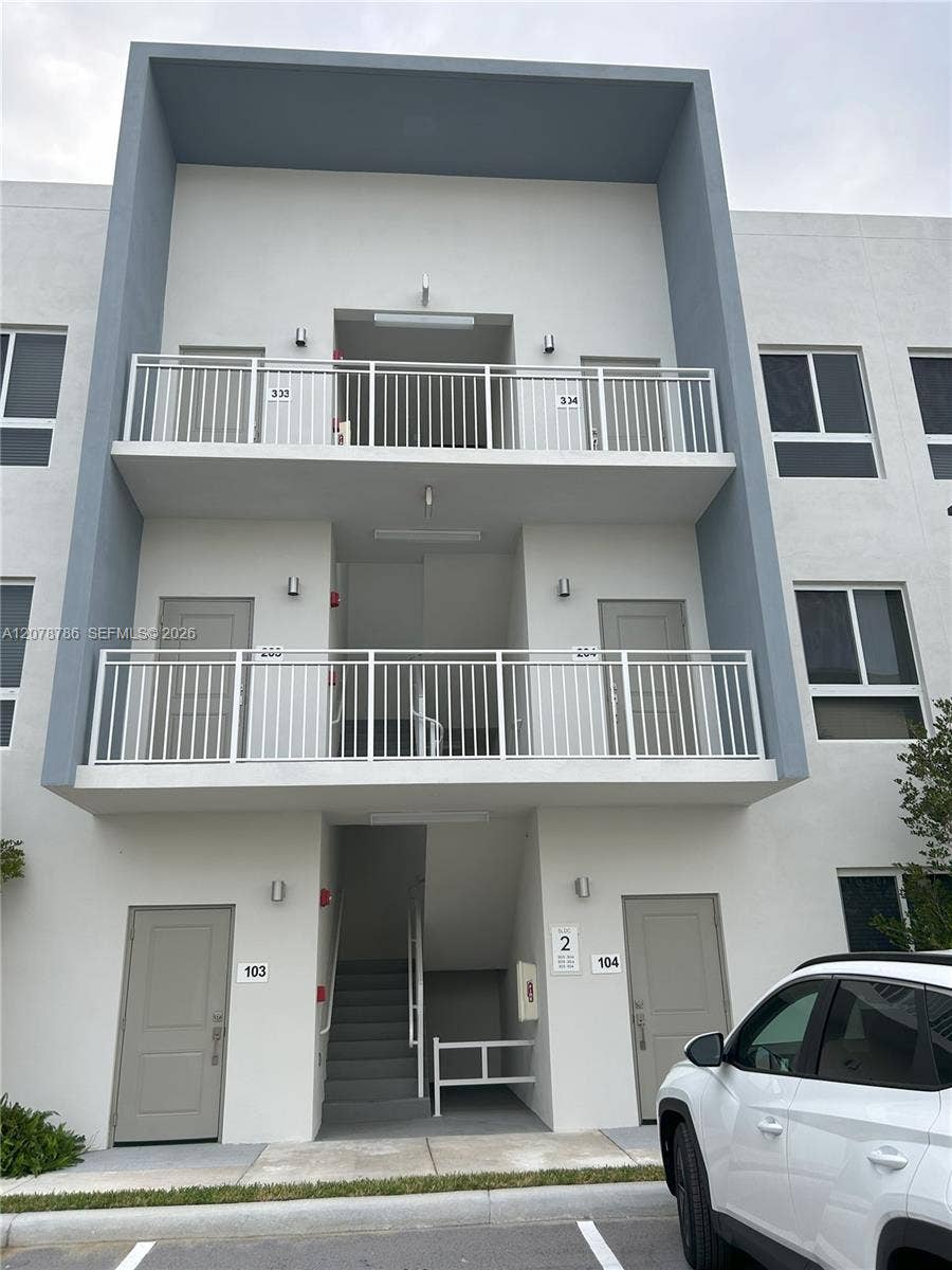 610 NE 2nd Street, #304, Dania, Dania Beach, FL 33004 Photo 1