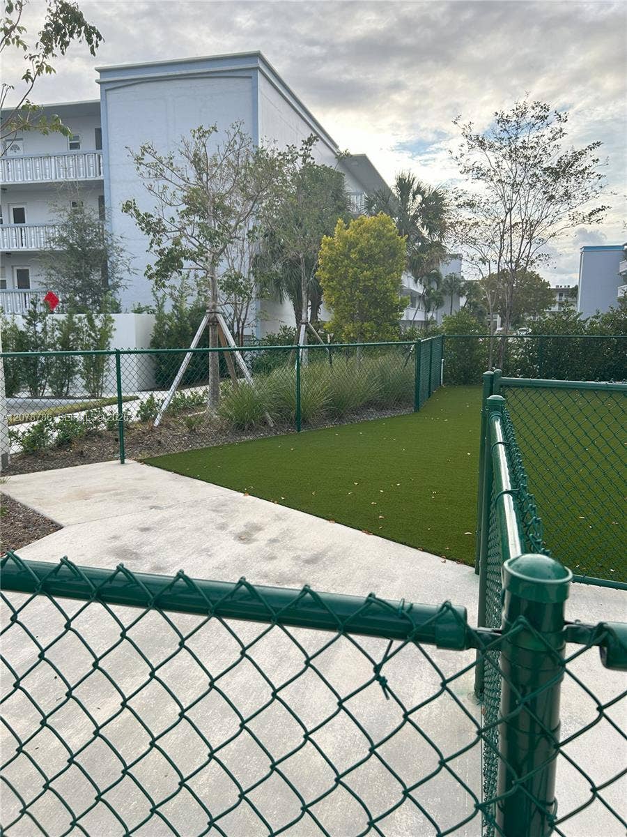 610 NE 2nd Street, #304, Dania, Dania Beach, FL 33004 Photo 9