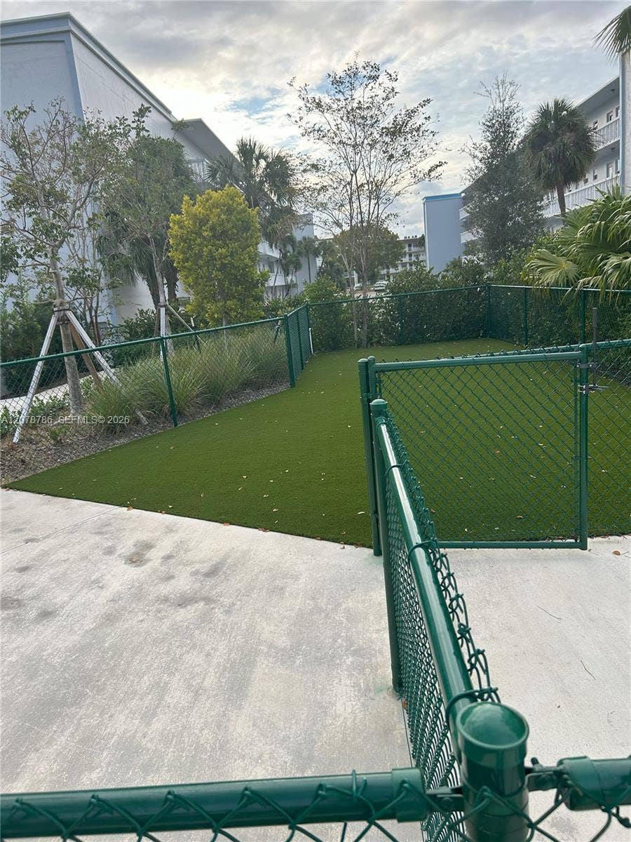 610 NE 2nd Street, #304, Dania, Dania Beach, FL 33004 Photo 10