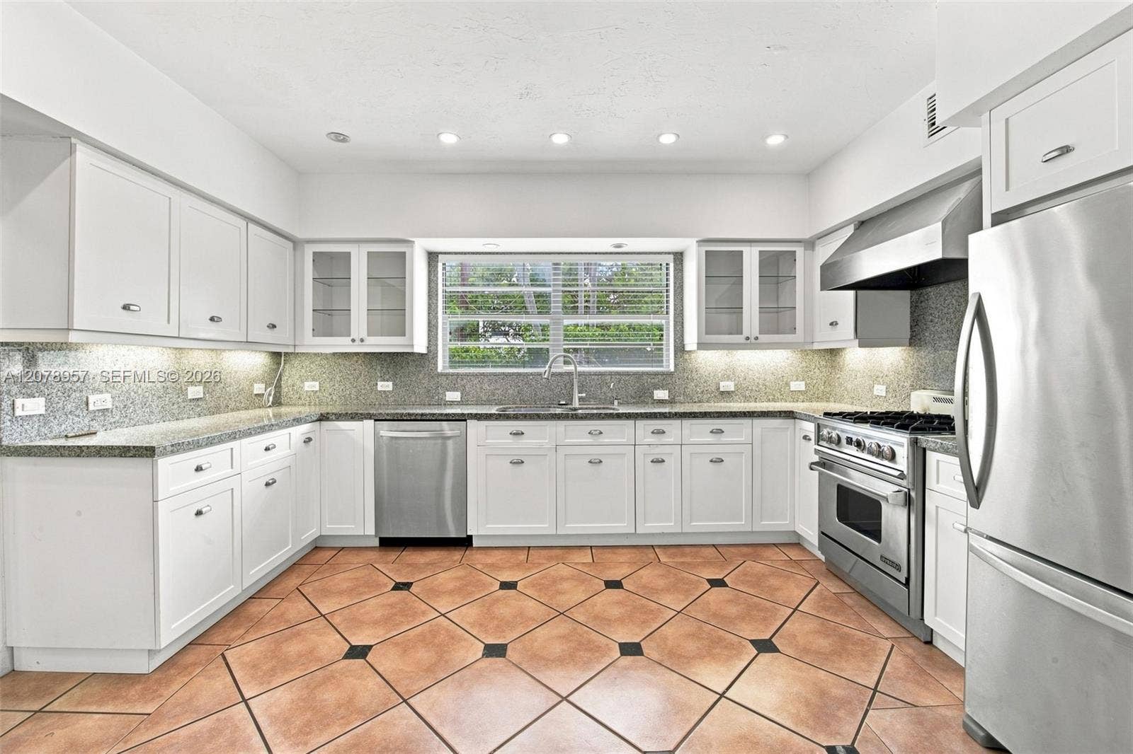 5680 Pine Tree Drive, Miami Beach, FL 33140 Photo 11