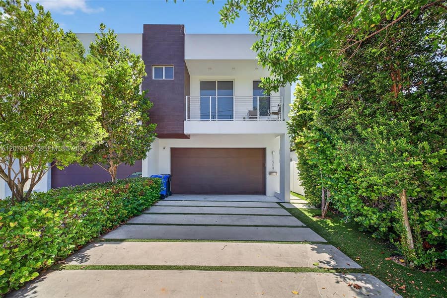 Property photo for 904 NE 15th Avenue, Fort Lauderdale, FL
