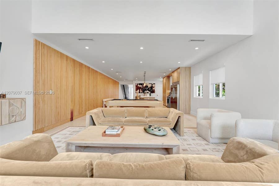 Property photo for 617 NE 14th Avenue, Fort Lauderdale, FL