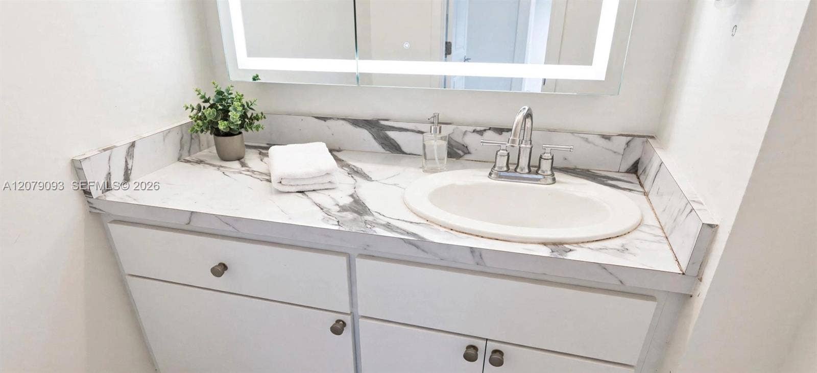 2899 Collins Avenue, #544, Miami Beach, FL 33140 Mirror virtualy staged