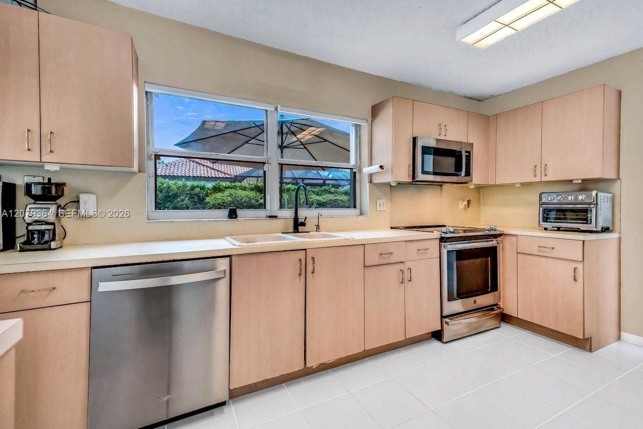 743 NW 174th Terrace, Pembroke Pines, FL 33029 Photo 9