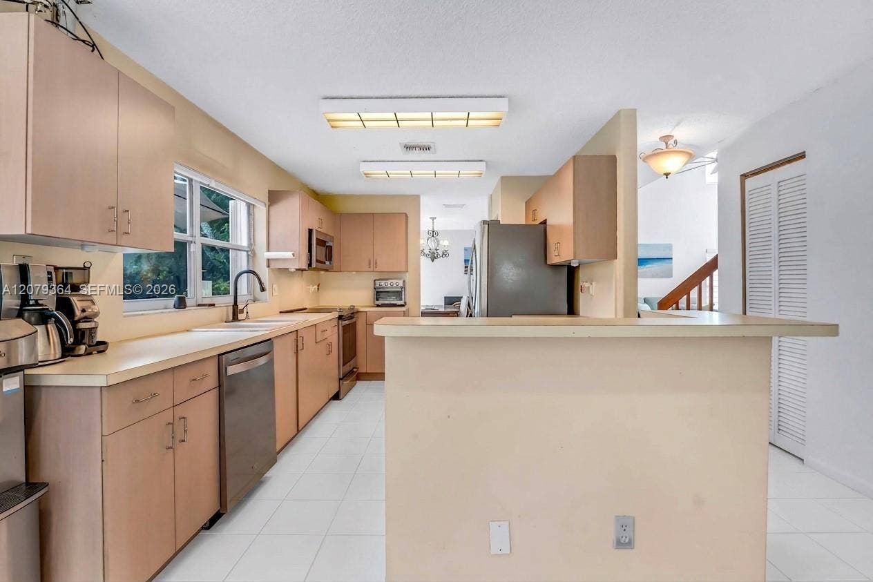 743 NW 174th Terrace, Pembroke Pines, FL 33029 Photo 8