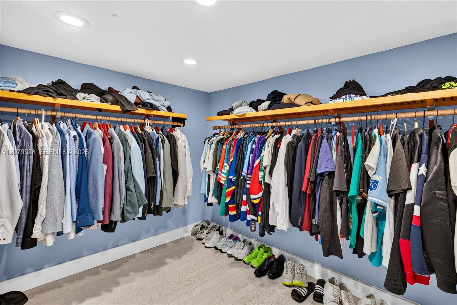 2518 Tortugas Lane, Fort Lauderdale, FL 33312 Oversized primary bedroom w/ beamed ceiling, Plantation Shutters and large walk in closet, en suite bathroom, on main level