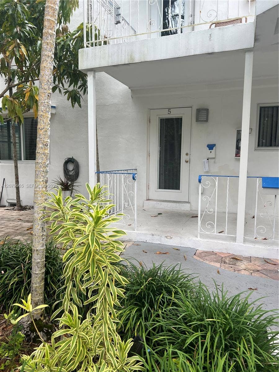 225 SE 16th Avenue, #5, Fort Lauderdale, Fort Lauderdale, FL 33301 Photo 2
