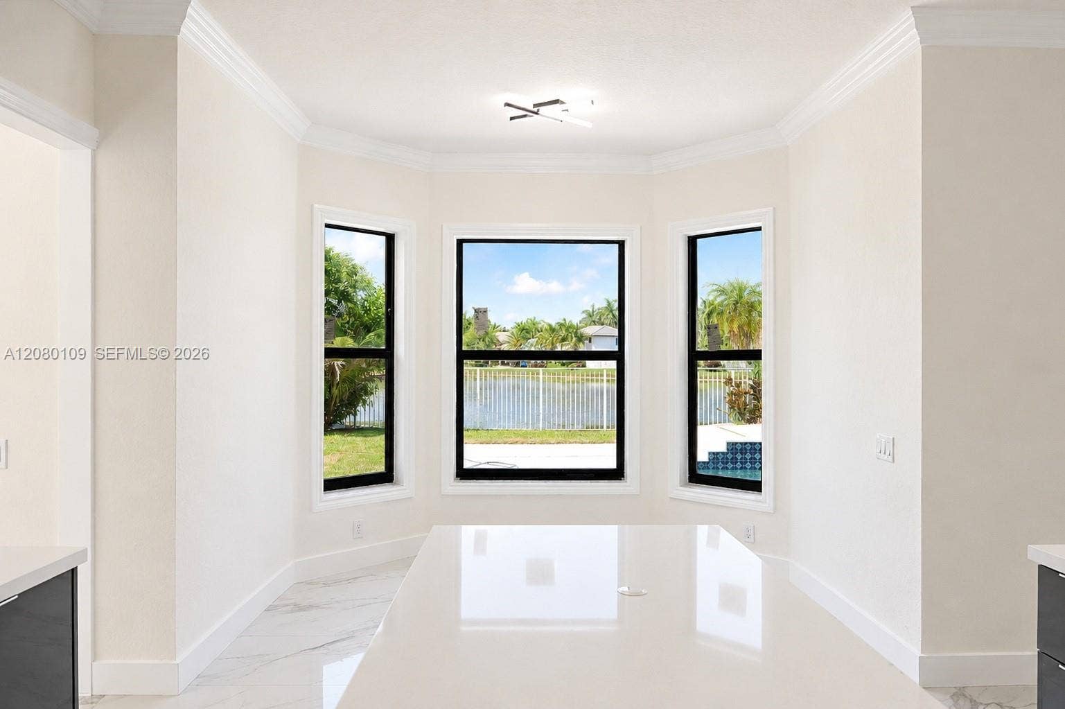 1672 Victoria Pointe Circle, Weston, Weston, FL 33327 Breakfast Area Lake View