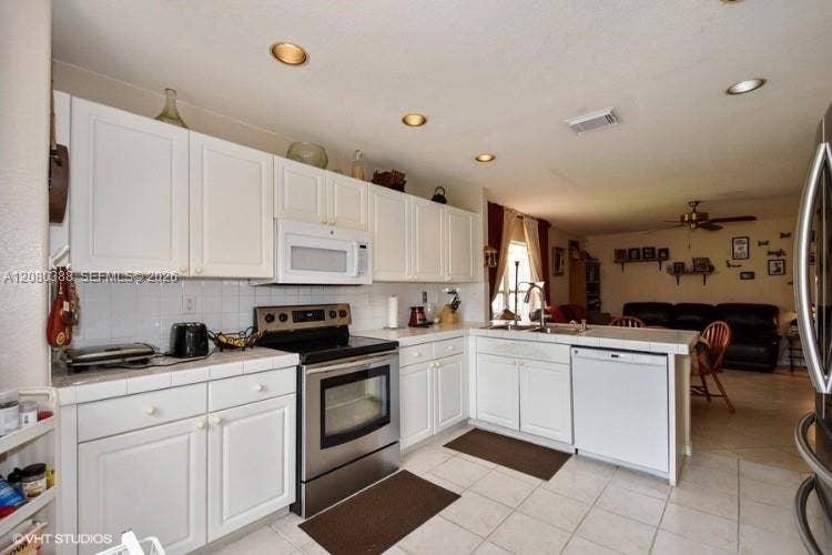 19409 NW 24th Place, Pembroke Pines, FL 33029 Photo 23