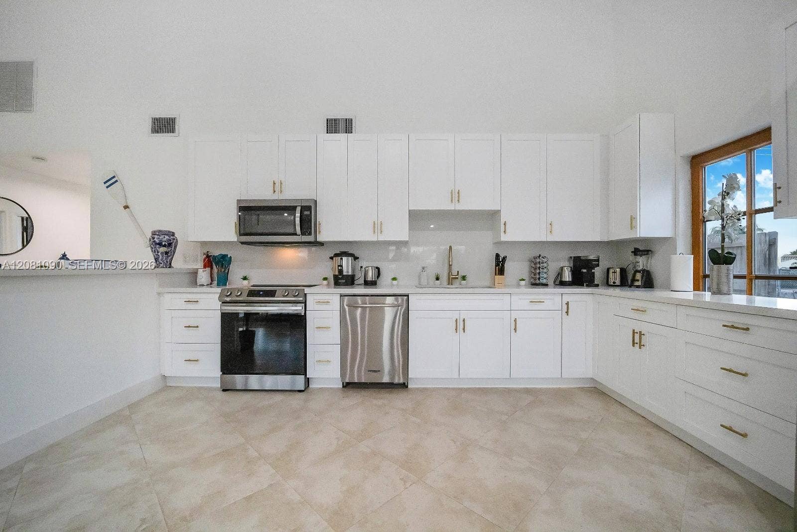 2286 NE 215th Street, Miami, FL 33180 Photo 8