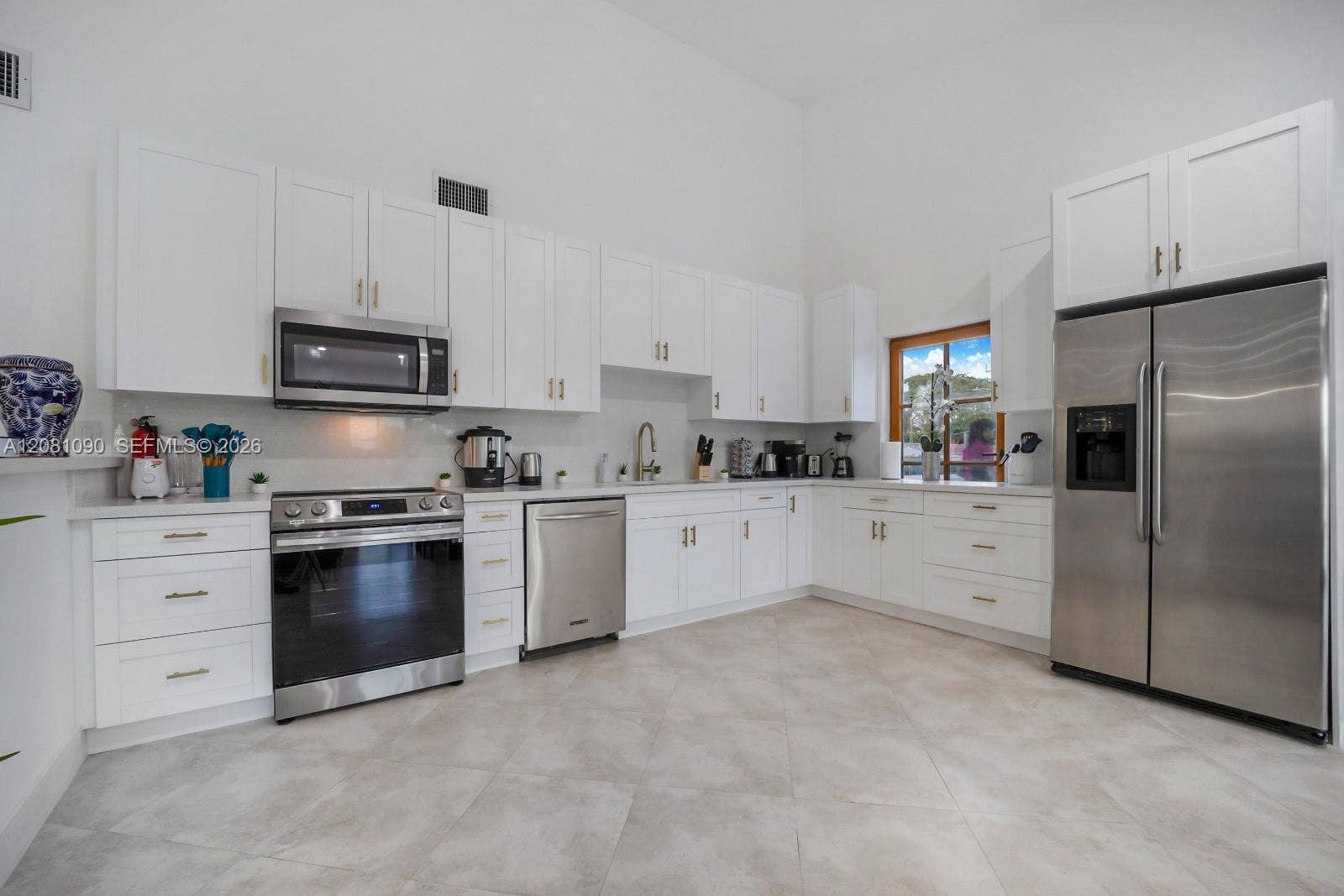 2286 NE 215th Street, Miami, FL 33180 Photo 3