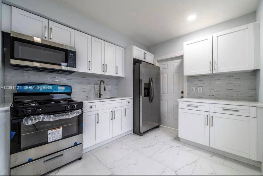 Property photo for 425 NW 14th Way, Fort Lauderdale, FL