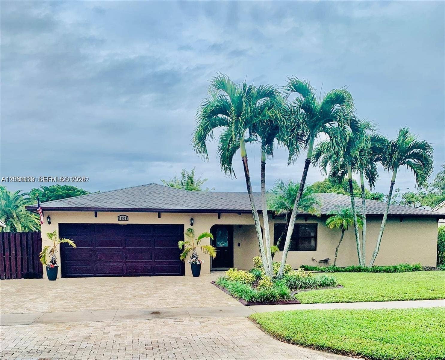 11525 SW 54th Street, Cooper City, FL 33330 Photo 1