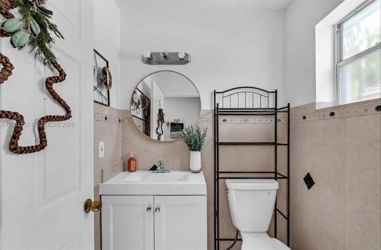 789 Crystal Lake Drive, Deerfield Beach, FL 33064 Half bathroom