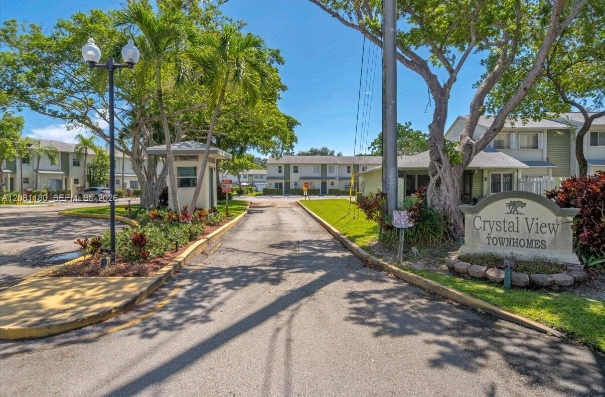 789 Crystal Lake Drive, Deerfield Beach, FL 33064 Photo 27