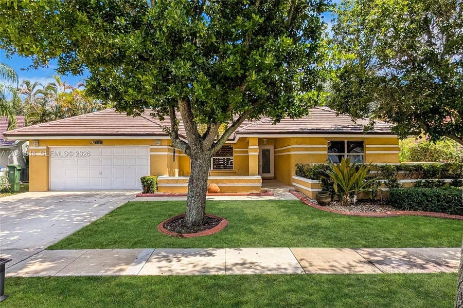 Property photo for 729 NW 161st Avenue, Pembroke Pines, FL