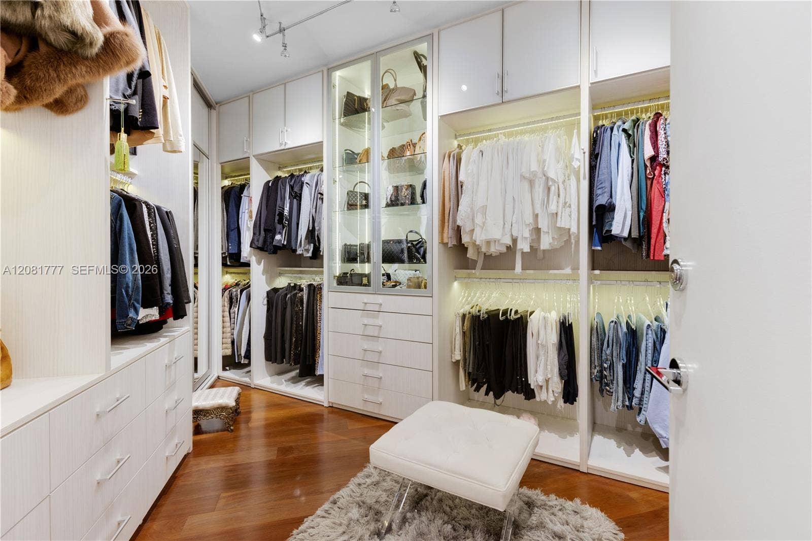 21200 NE Point Place, #1404, Aventura, FL 33180 Primary Bedroom Walk In Closet