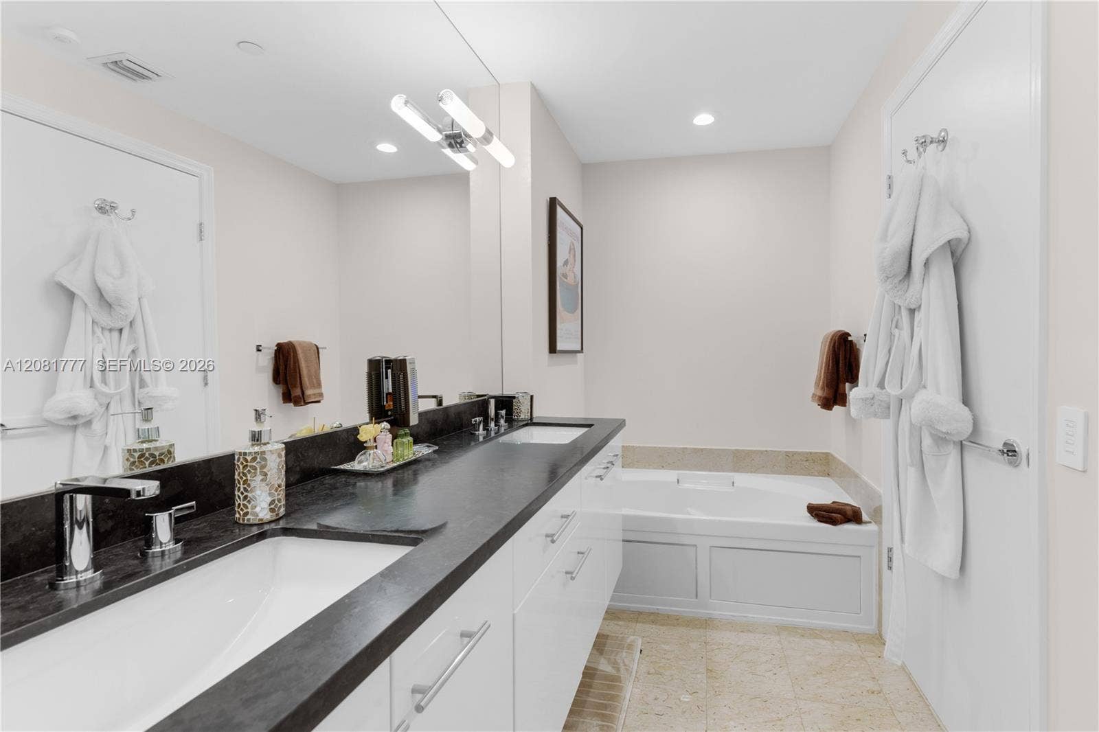 21200 NE Point Place, #1404, Aventura, FL 33180 Room 2 Bathroom
