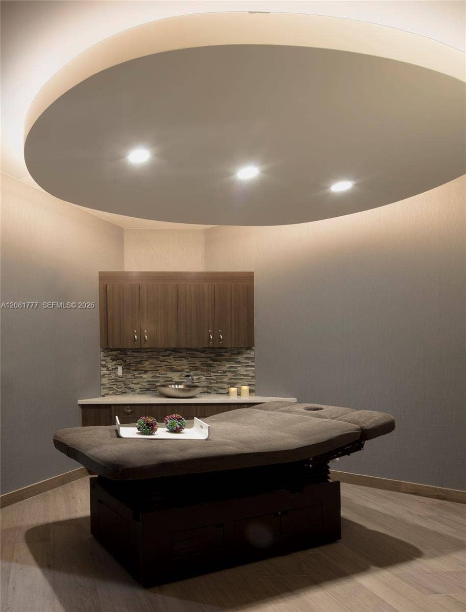 21200 NE Point Place, #1404, Aventura, FL 33180 Spa - Massage Room