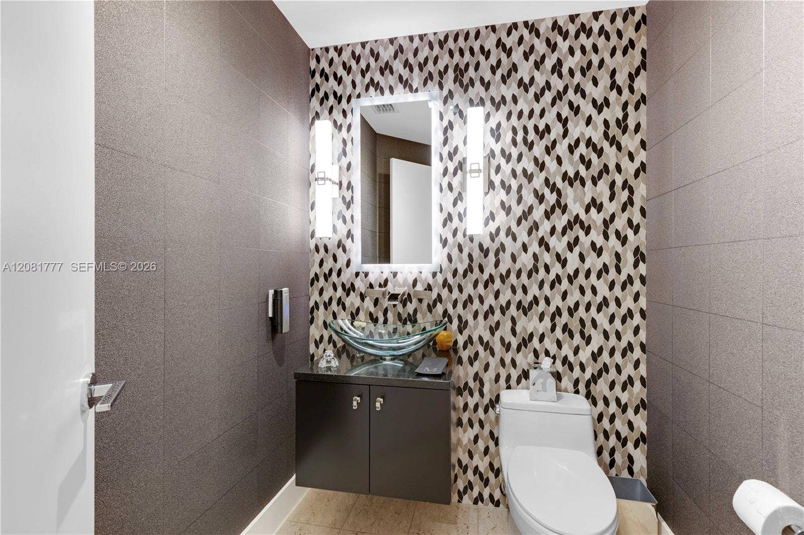 21200 NE Point Place, #1404, Aventura, FL 33180 Powder room