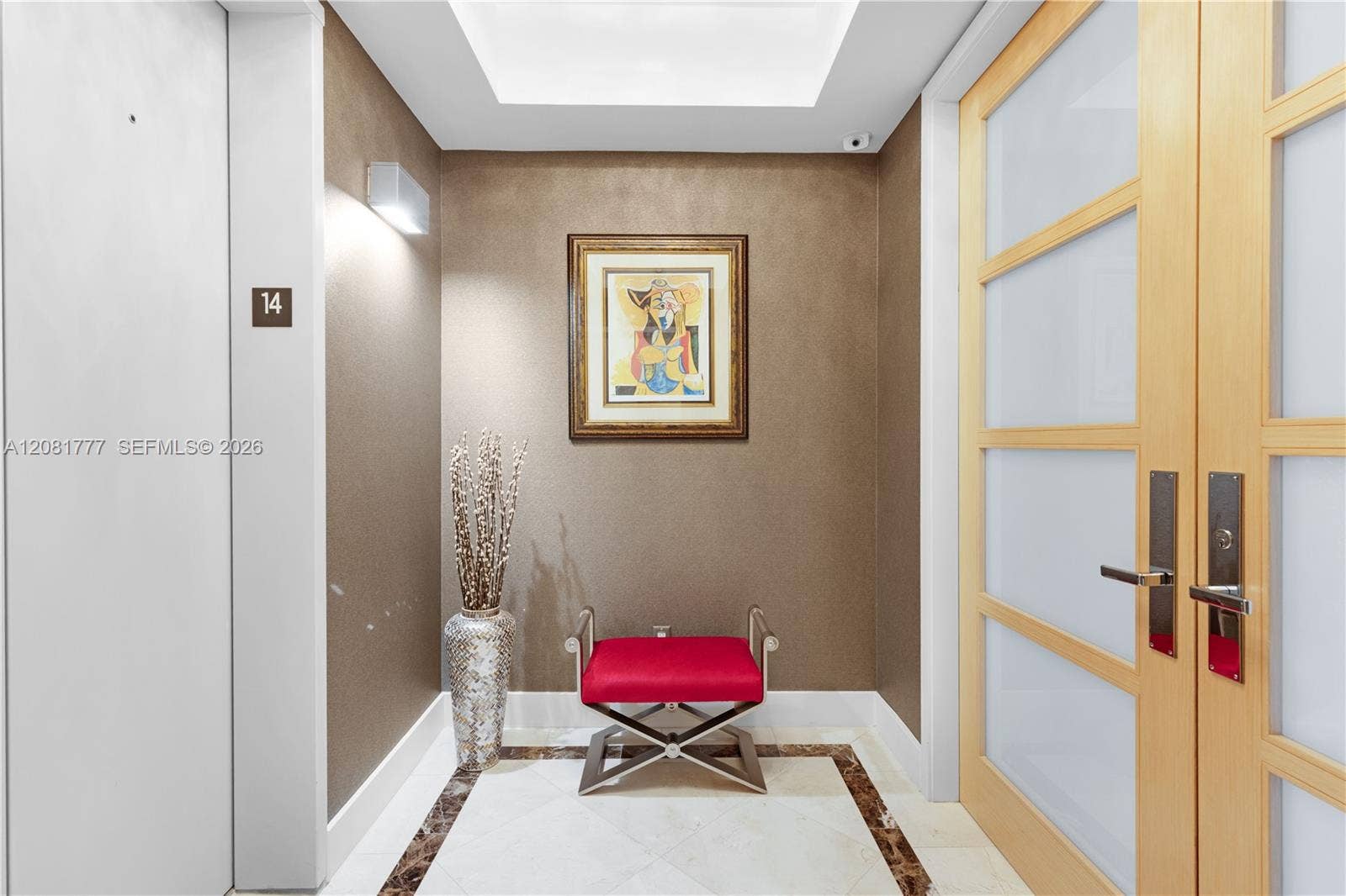 21200 NE Point Place, #1404, Aventura, FL 33180 Private foyer