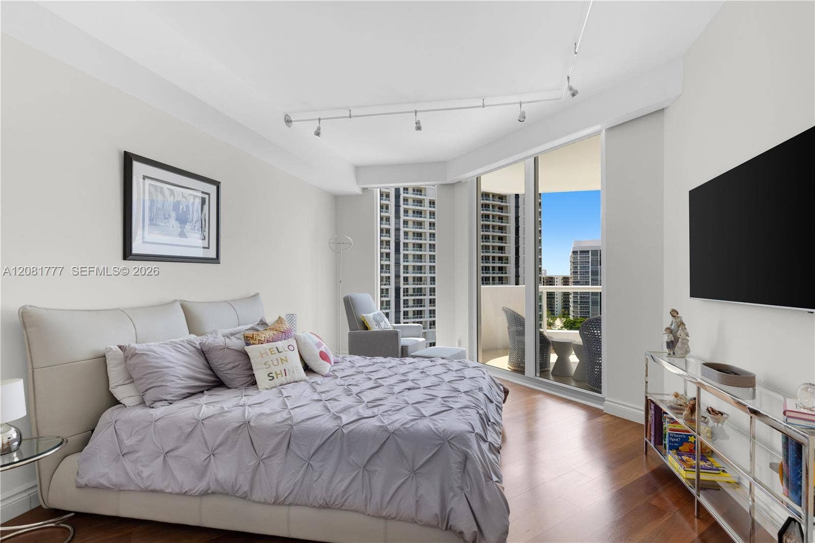 21200 NE Point Place, #1404, Aventura, FL 33180 Room 2