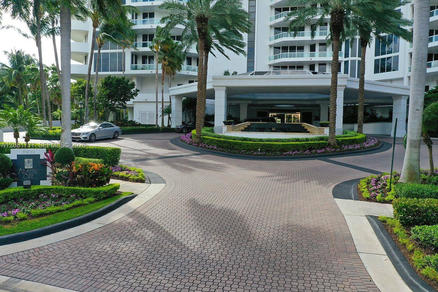 21200 NE Point Place, #1404, Aventura, FL 33180 Buliding: entrance