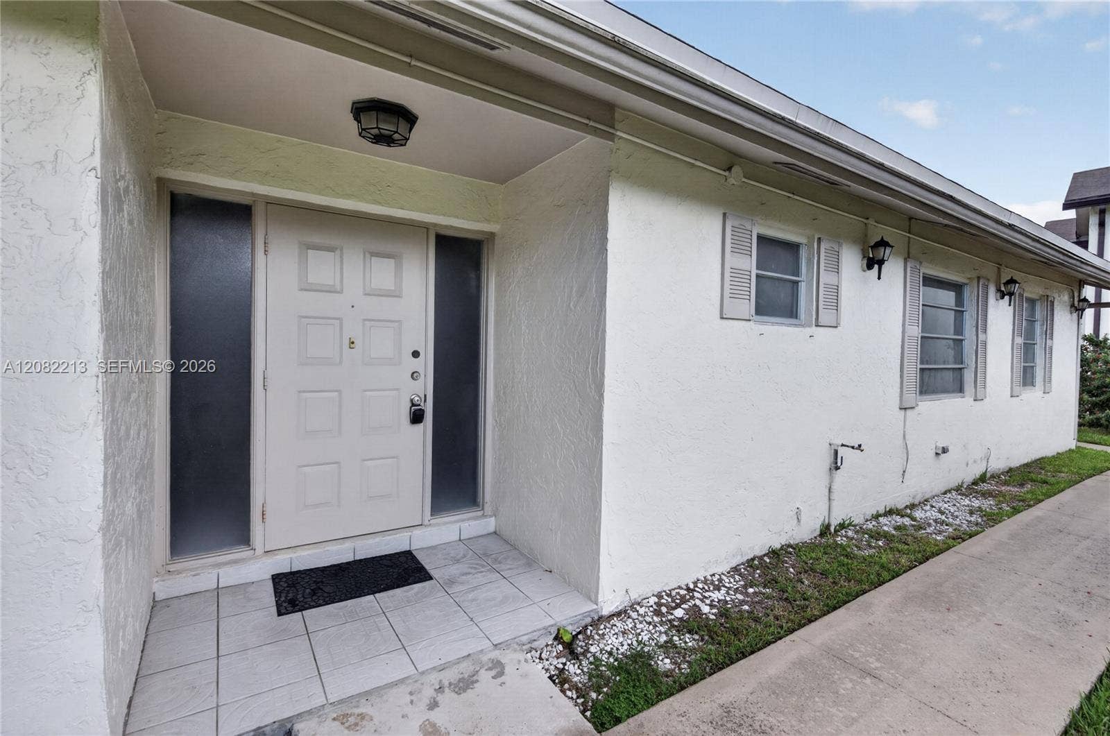 2230 Nova Village Drive, Davie, FL 33317 Photo 2