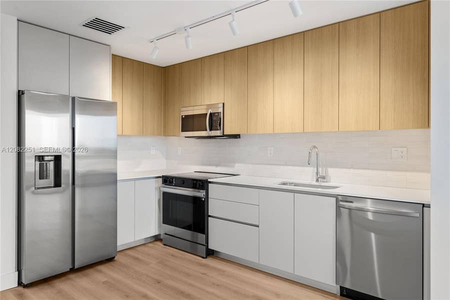 Property photo for 215 SE 4th Street, #202, Hallandale Beach, FL