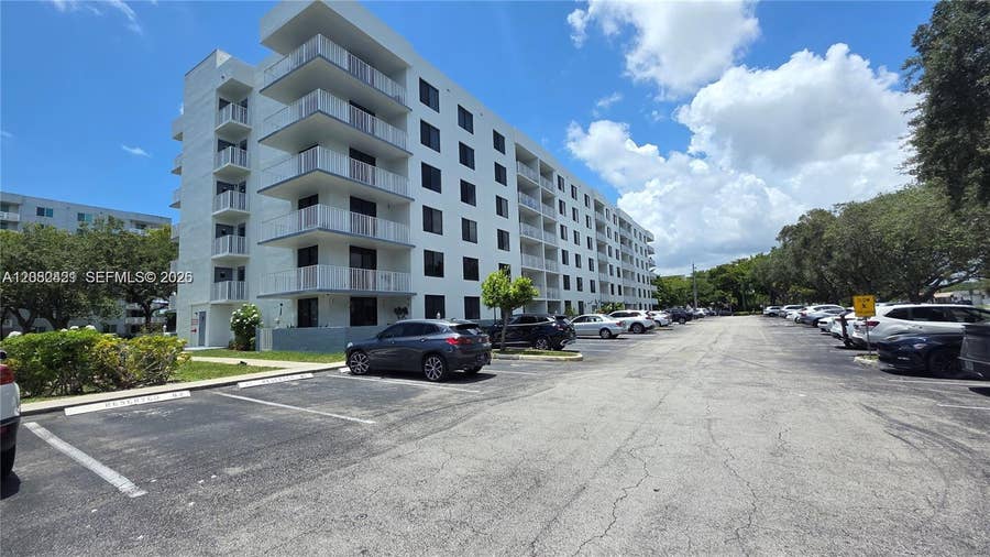 Property photo for 901 Hillcrest Drive, #215, Hollywood, FL