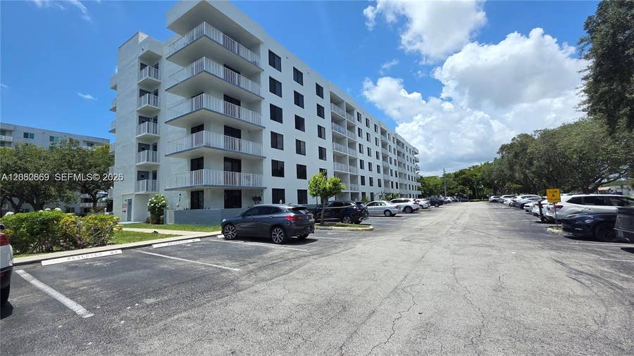 Property photo for 901 Hillcrest Drive, #215, Hollywood, FL