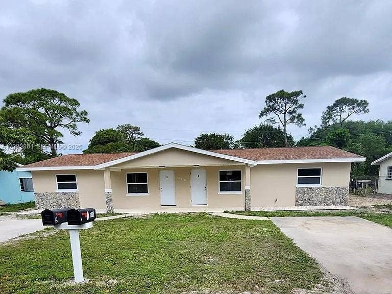 Property photo for 806 N Lake Drive, Fort Pierce, FL