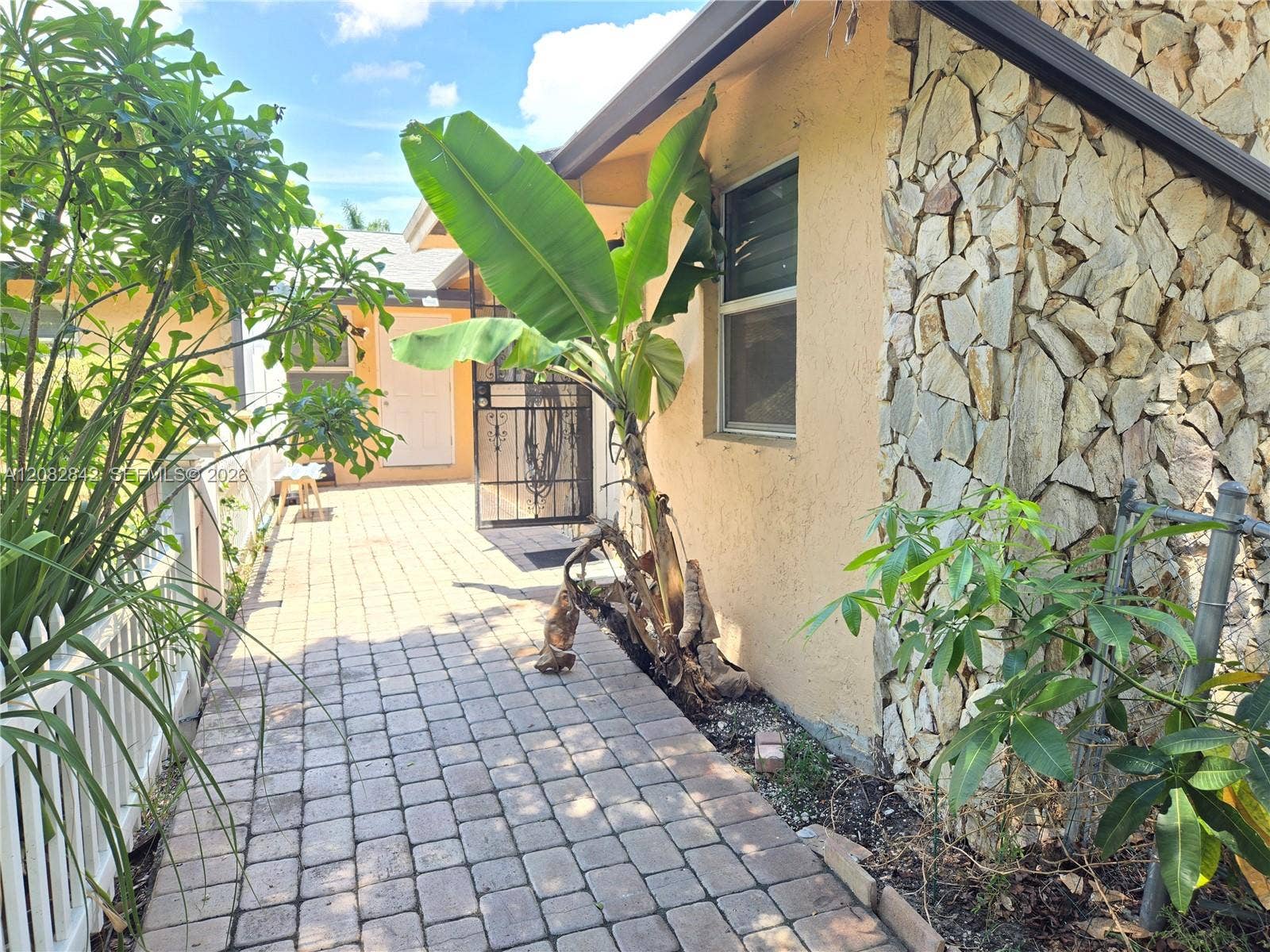 203 NE 2nd Avenue, #203, Dania, Dania Beach, FL 33004 Private entrance