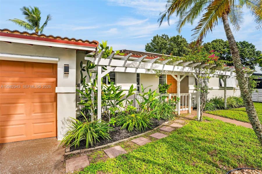 Property photo for 2100 SW 23rd Terrace, Fort Lauderdale, FL