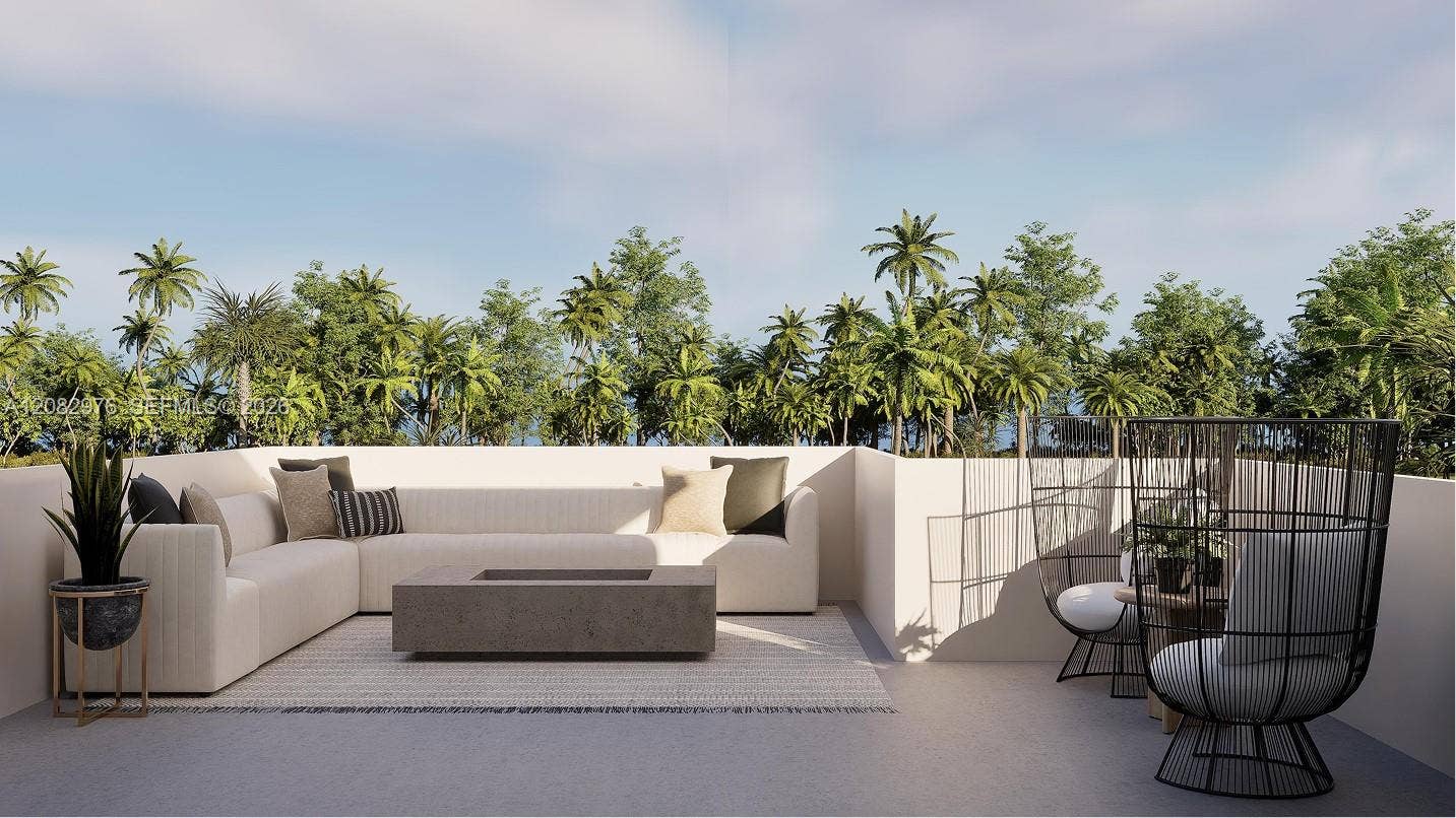 2504 Manor Way, Wilton Manors, FL 33305 Terrace: This generous space makes it easy to enjoy the outdoors in comfort and style