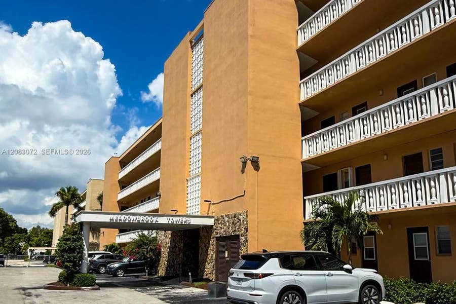 Property photo for 301 NE 14th Avenue, #504, Hallandale Beach, FL