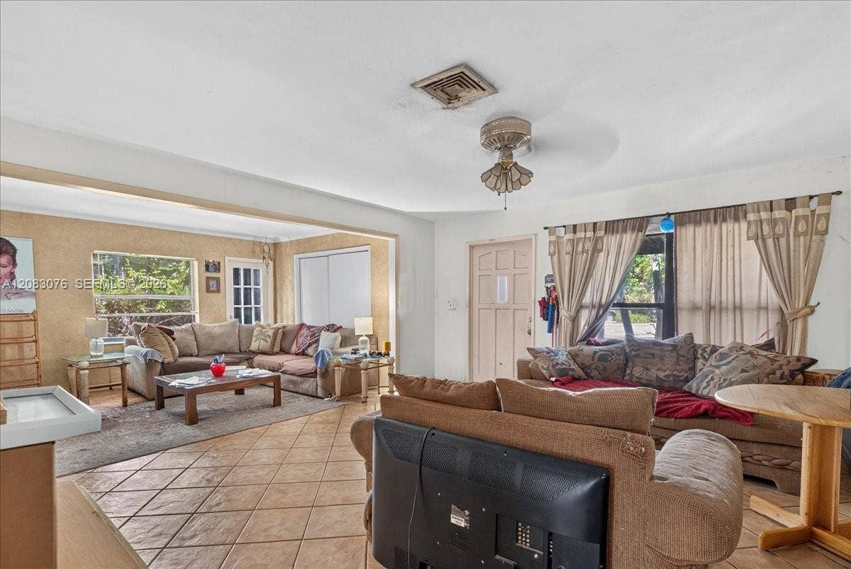 5619 NE 6th Avenue, Oakland Park, FL 33334 Photo 11