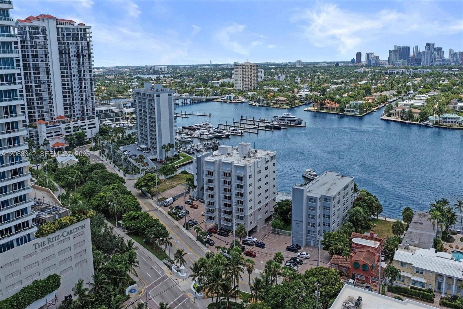 95 N Birch Road, #301, Fort Lauderdale, Fort Lauderdale, FL 33304 Cool views of Downtown towers in the disctance