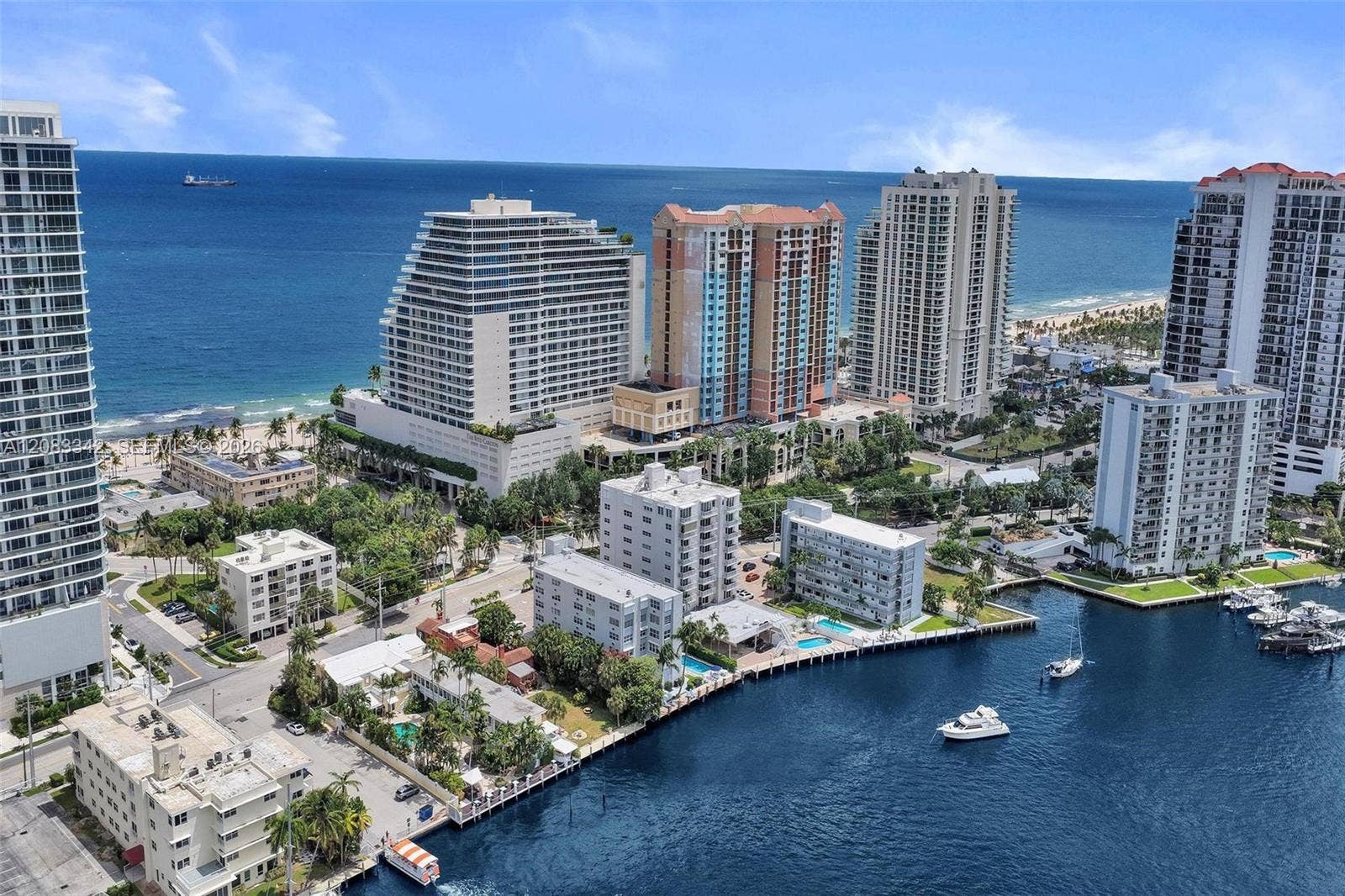 95 N Birch Road, #301, Fort Lauderdale, Fort Lauderdale, FL 33304 Enjoy the beachside breezes at The Ritz, The W, Gran Fourno and The Elbo Room