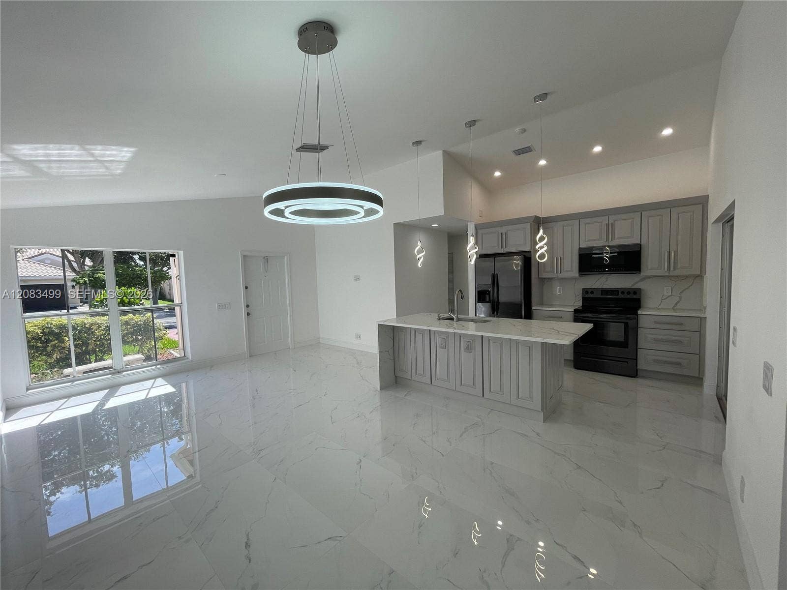 816 Sand Creek Circle, Weston, FL 33327 Photo 4