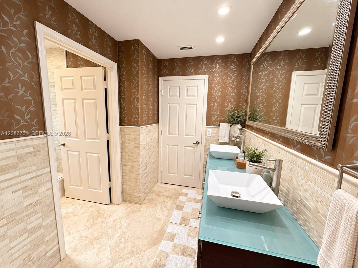 Photo 33
