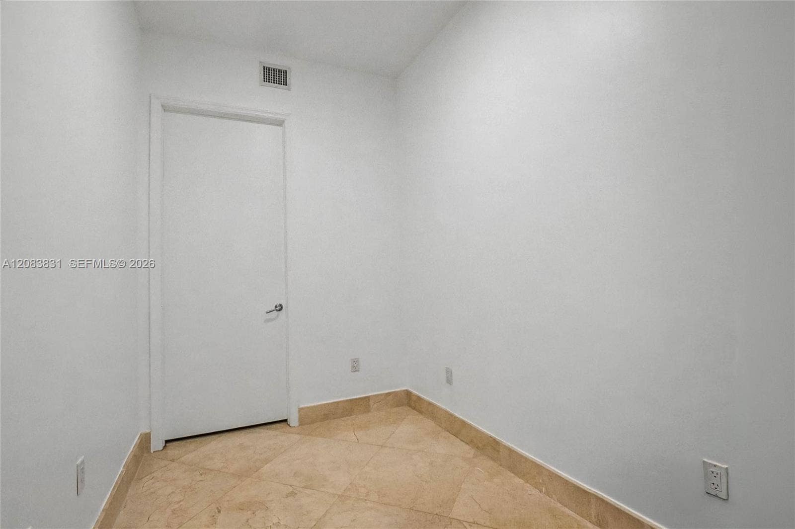 5959 Collins Avenue, #1503, Miami Beach, FL 33140 Staff Room