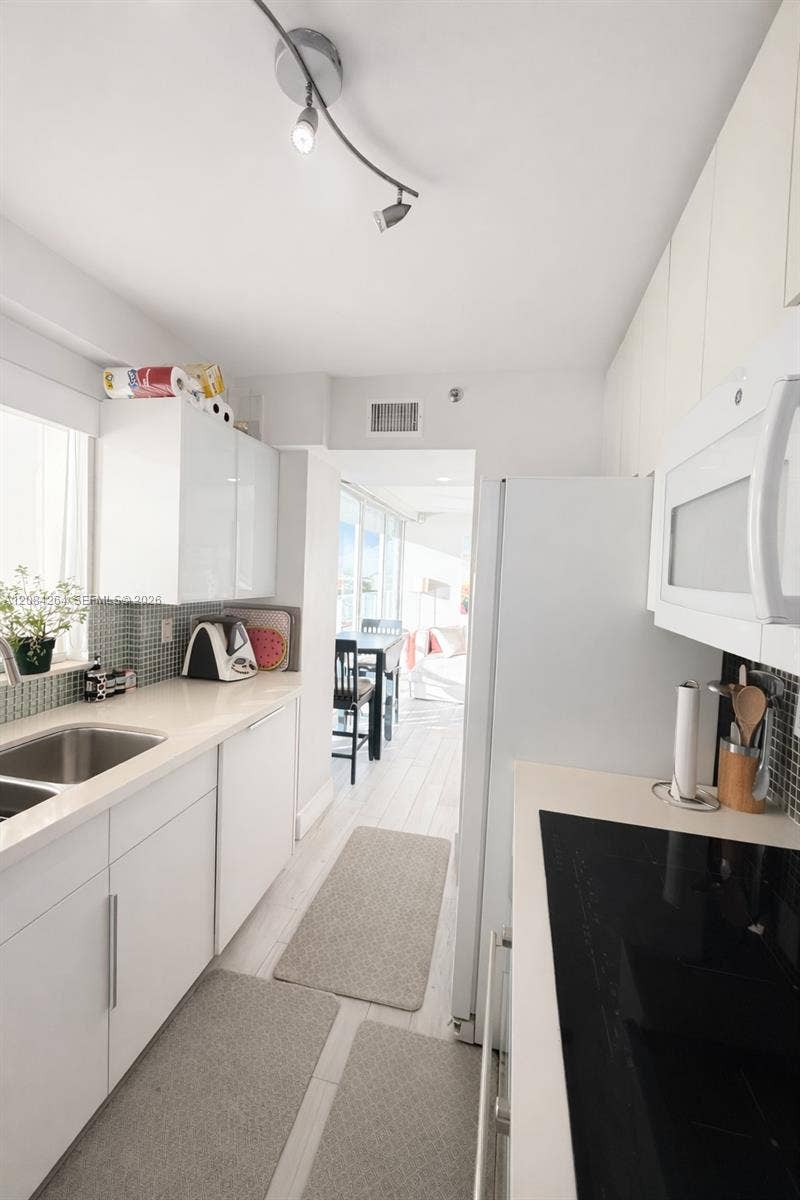 5900 Collins Avenue, #1405, Miami Beach, FL 33140 Photo 12